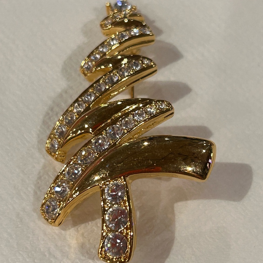 VINTAGE MONET GOLDEN TONE RHINESTONE BROACH